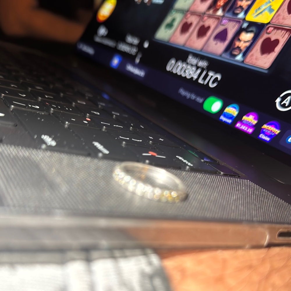 White gold Ring w diamonds